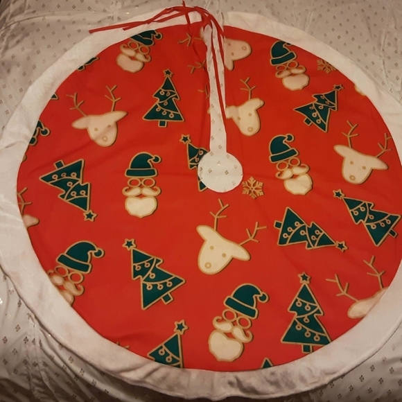 NEW 47" Christmas Tree Skirt - red, green & gold w/white fur trim - Picture 2 of 8